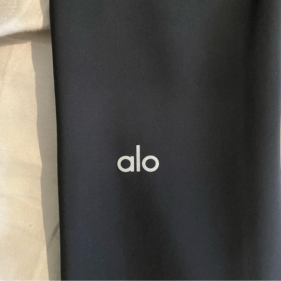 Alo Yoga High Waisted Ripped Warrior Leggings Size XSmall,m - Picture 3 of 7